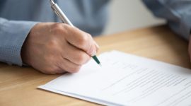 Договор дарения: как правильно оформить передачу квартиры